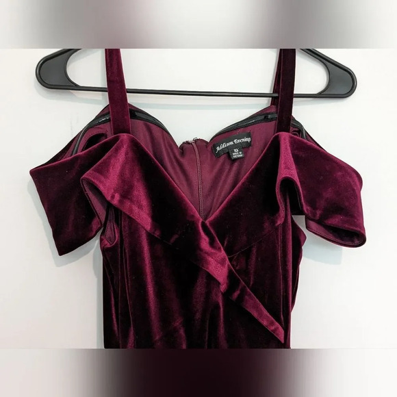 Addison Evenings Burgundy Velvet Open Leg Jumpsuit Size 10 - Picture 6 of 7